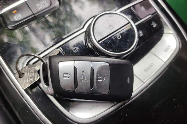 Used CHANGAN OSHAN COS1 2020 GT 2.0T Automatic YueShang Model 6 Seats Vehicle Key