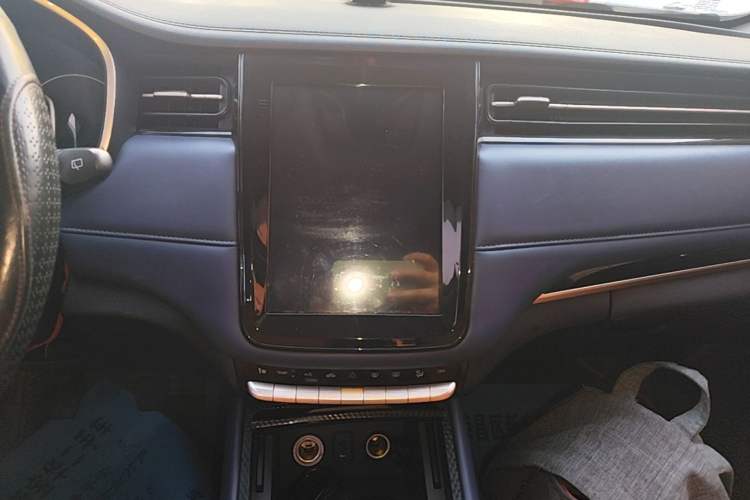 Used CHANGAN OSHAN COS1 2020 1.5T Manual Fashion Edition 7-Seater Audio And AC Panel