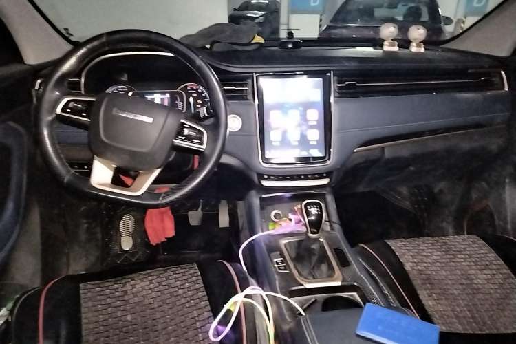 Used CHANGAN OSHAN COS1 2020 1.5T Manual YueShang Model 7 Seats Center Console