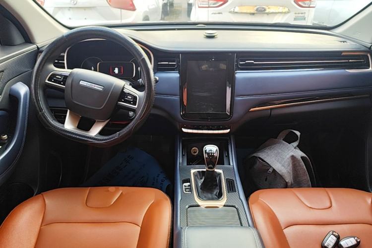 Used CHANGAN OSHAN COS1 2020 1.5T Manual Fashion Edition 7-Seater Center Console