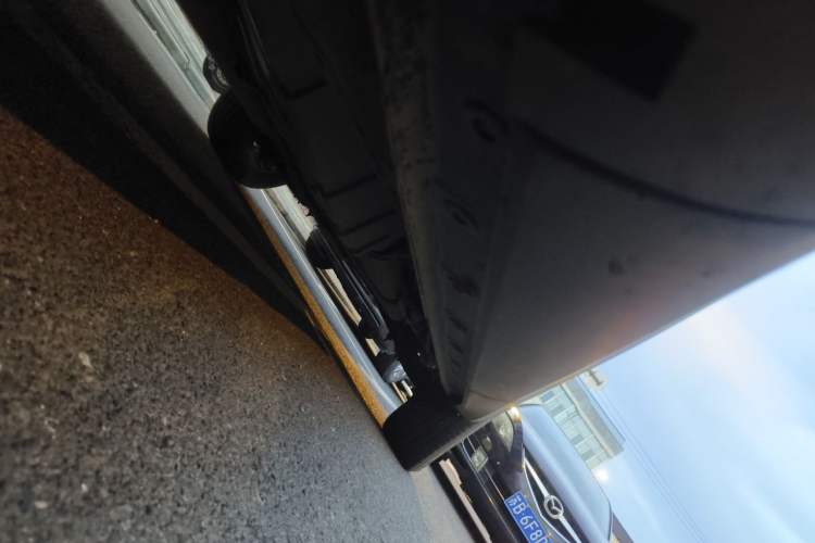 Used CHANGAN OSHAN COS1 2020 1.5T Manual YueShang Model 7 Seats Chassis Front Left