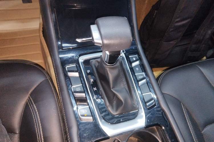 Used CHANGAN OSHAN COS1 2020 1.5T Automatic YueShang Model 7 Seats Gear Lever
