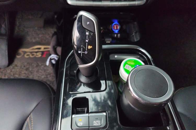 Used CHANGAN OSHAN COS1 2020 GT 2.0T Automatic Fashionable Smart Connectivity 7-Seater Gear Lever
