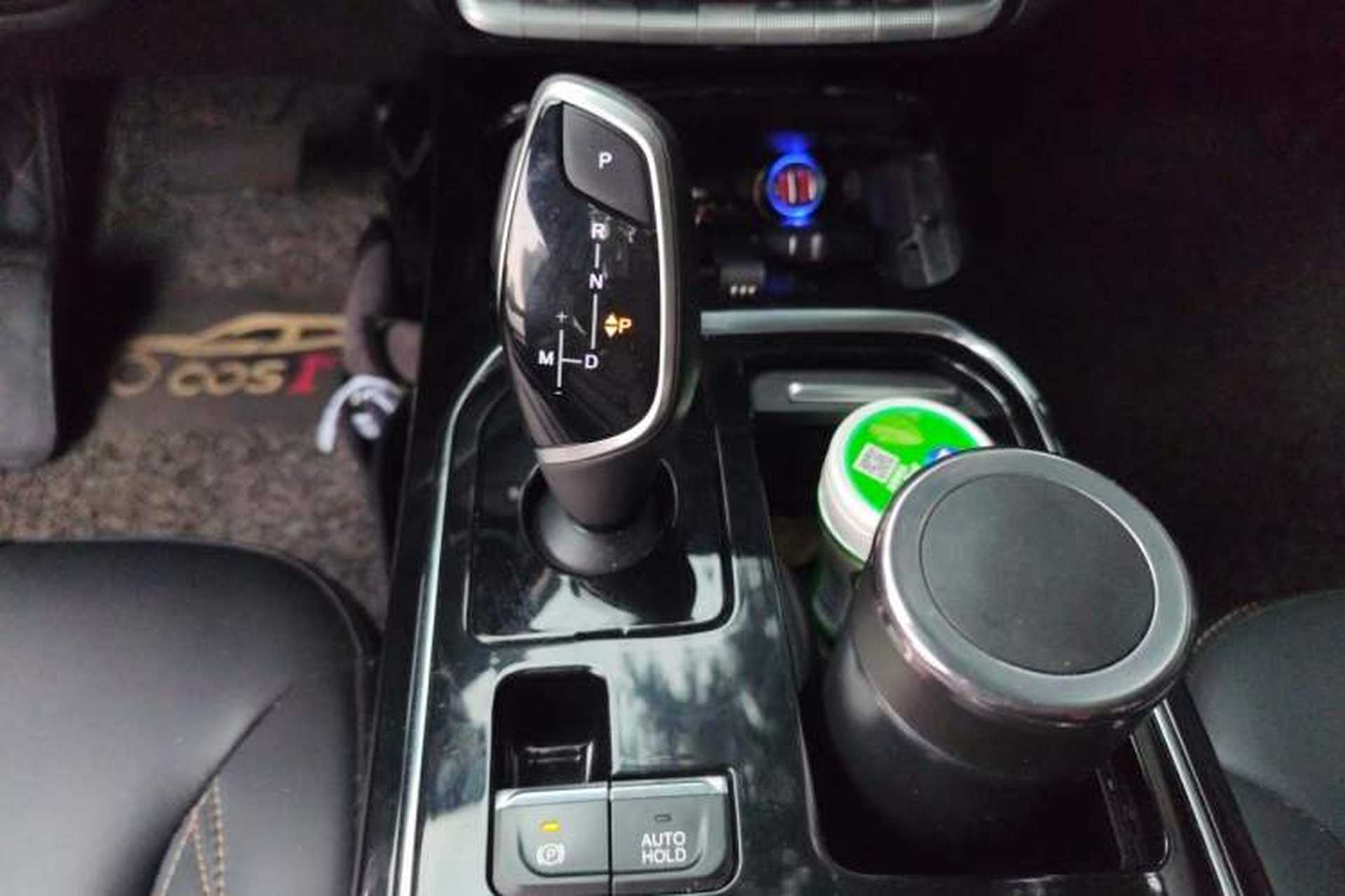 Used CHANGAN OSHAN COS1 2020 GT 2.0T Automatic Fashionable Smart Connectivity 7-Seater Gear Lever