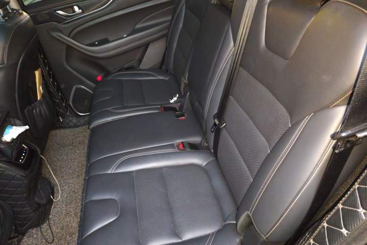 Used CHANGAN OSHAN COS1 2020 GT 2.0T Automatic Fashionable Smart Connectivity 7-Seater Left Rear Seat