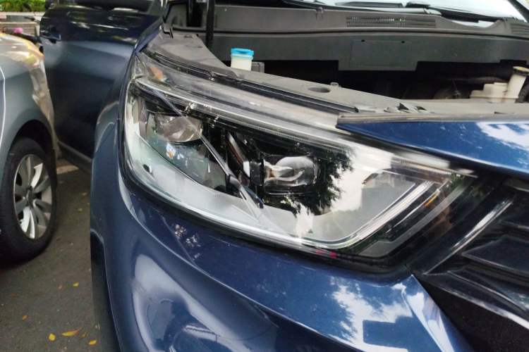 Used CHANGAN OSHAN COS1 2020 GT 2.0T Automatic Fashionable Smart Connectivity 7-Seater Right Front Headlight
