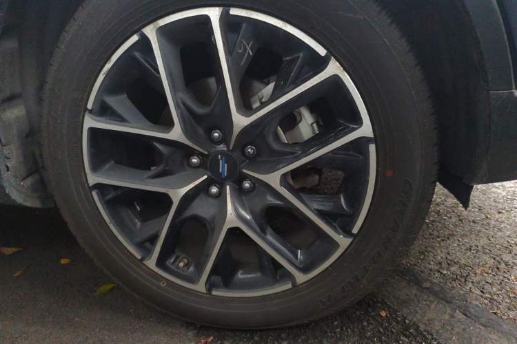 Used CHANGAN OSHAN COS1 2020 GT 2.0T Automatic Fashionable Smart Connectivity 7-Seater Right Front Wheel Hub