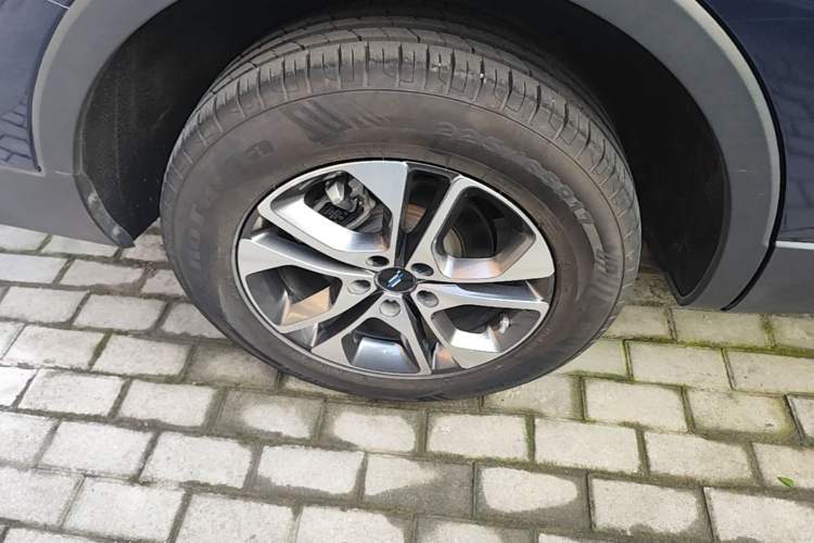 Used CHANGAN OSHAN COS1 2020 1.5T Manual Fashion Edition 7-Seater Right Rear Wheel Hub