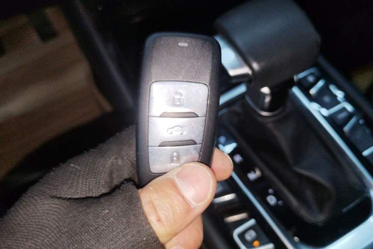 Used CHANGAN OSHAN COS1 2020 1.5T Automatic YueShang Model 7 Seats Vehicle Key