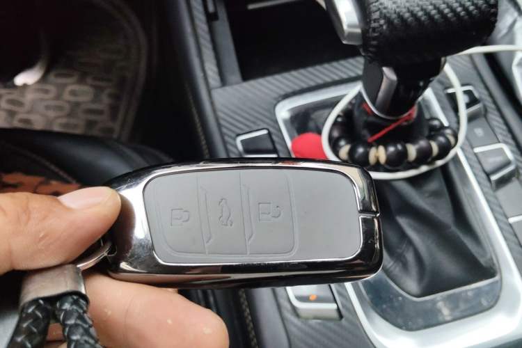 Used CHANGAN OSHAN COS1 2020 1.5T Automatic YueShang Model 6 Seats Vehicle Key