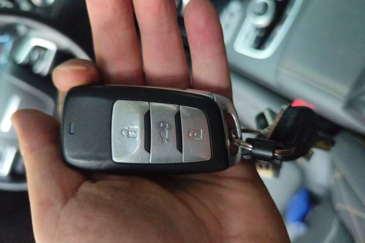 Used CHANGAN OSHAN COS1 2020 GT 2.0T Automatic Fashionable Smart Connectivity 7-Seater Vehicle Key