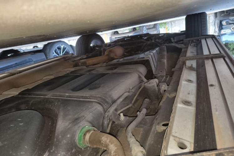 Used CHANGAN OSHAN COS1 2020 GT 2.0T Automatic Fashionable Smart Connectivity 7-Seater Chassis Rear Left