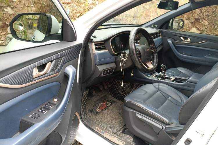 Used CHANGAN OSHAN COS1 2020 1.5T Manual Fashionable Smart Connectivity 7-Seater Driver Seat