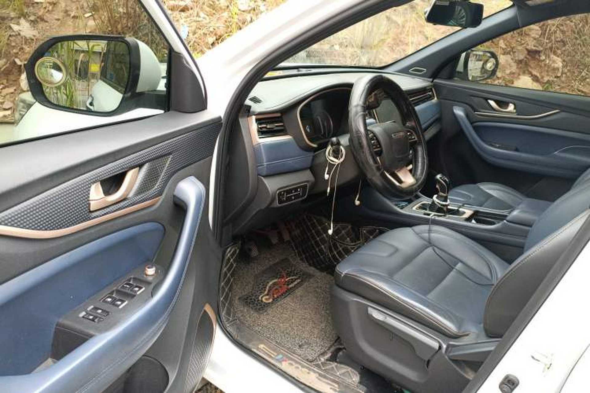 Used CHANGAN OSHAN COS1 2020 1.5T Manual Fashionable Smart Connectivity 7-Seater Driver Seat