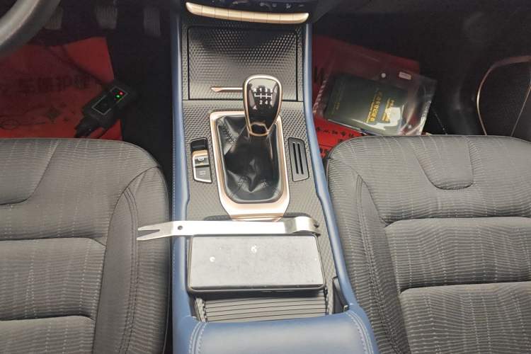 Used CHANGAN OSHAN COS1 2020 1.5T Manual Fashion Edition 6 Seats Gear Lever