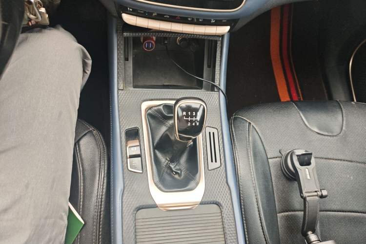 Used CHANGAN OSHAN COS1 2020 1.5T Manual Fashion Edition 6 Seats Gear Lever
