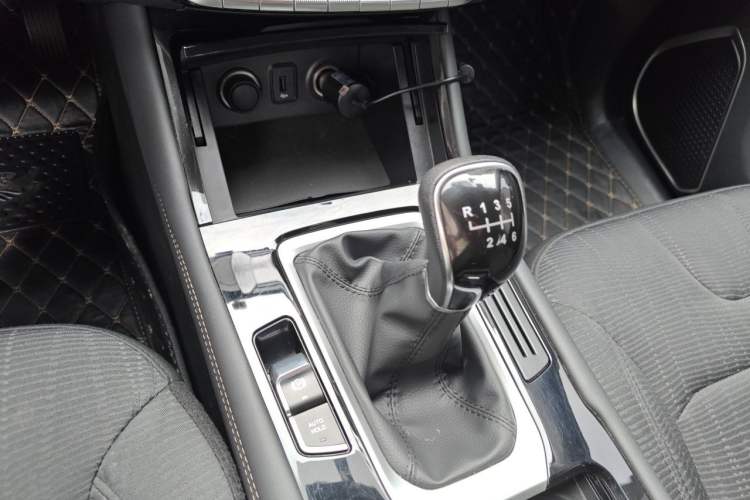 Used CHANGAN OSHAN COS1 2020 1.5T Manual Fashion Edition 7-Seater Gear Lever