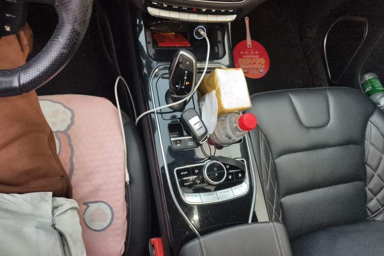 Used CHANGAN OSHAN COS1 2020 GT 2.0T Automatic Fashionable Smart Connectivity 7-Seater Gear Lever