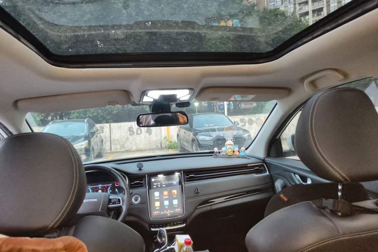 Used CHANGAN OSHAN COS1 2020 GT 2.0T Automatic Fashionable Smart Connectivity 7-Seater Headliner