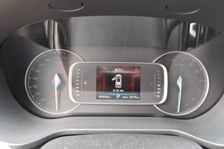 Used CHANGAN OSHAN COS1 2020 1.5T Automatic YueShang Model 7 Seats Instrument Cluster