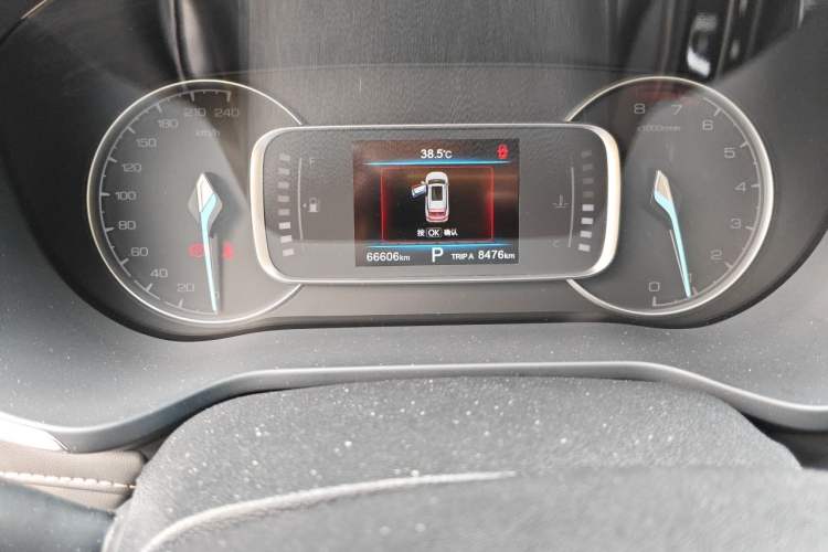 Used CHANGAN OSHAN COS1 2020 1.5T Automatic YueShang Model 7 Seats Odometer Close Up