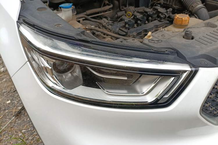 Used CHANGAN OSHAN COS1 2020 1.5T Manual Fashionable Smart Connectivity 7-Seater Right Front Headlight