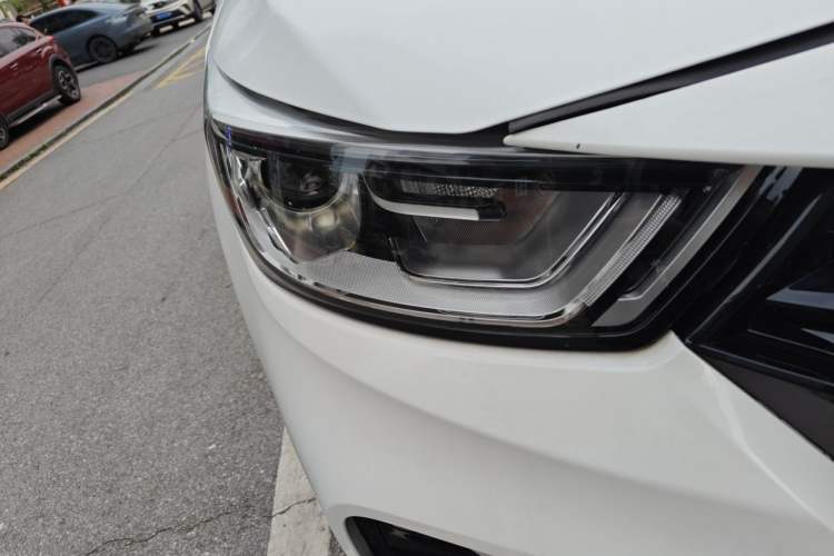 Used CHANGAN OSHAN COS1 2020 1.5T Manual Fashion Edition 7-Seater Right Front Headlight