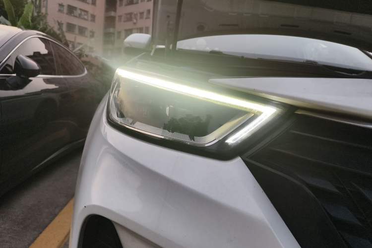 Used CHANGAN OSHAN COS1 2020 GT 2.0T Automatic Fashionable Smart Connectivity 7-Seater Right Front Headlight