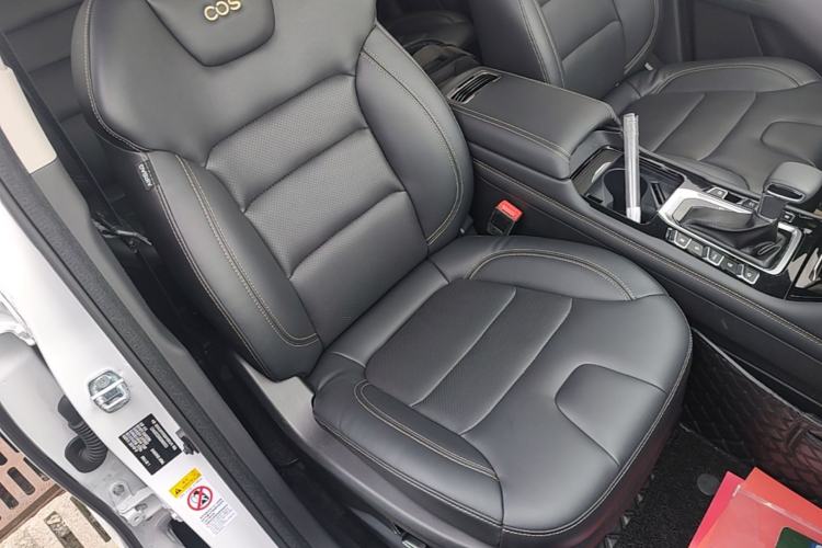 Used CHANGAN OSHAN COS1 2020 1.5T Automatic Rocket Exploration Limited Edition 7-Seater Right Front Seat