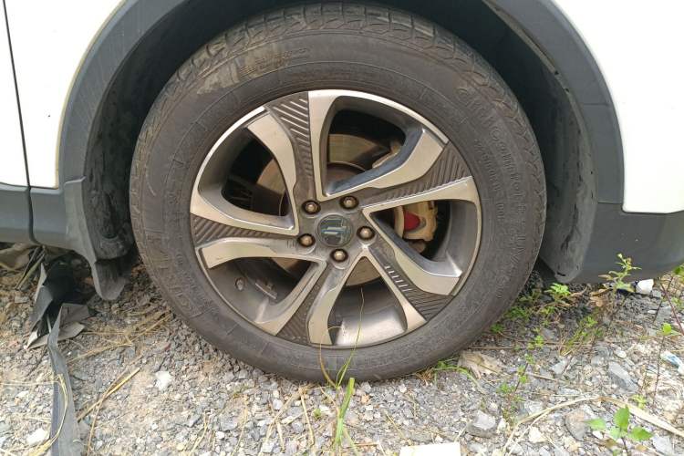 Used CHANGAN OSHAN COS1 2020 1.5T Manual Fashionable Smart Connectivity 7-Seater Right Front Wheel Hub