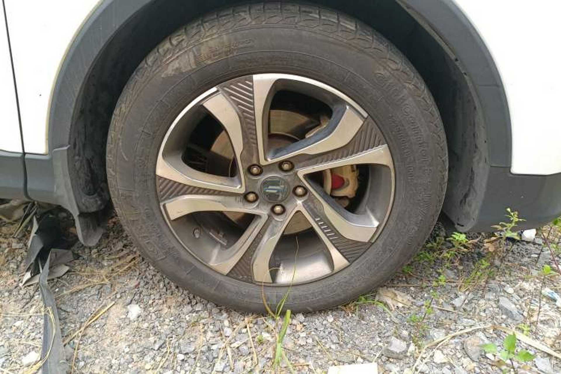 Used CHANGAN OSHAN COS1 2020 1.5T Manual Fashionable Smart Connectivity 7-Seater Right Front Wheel Hub