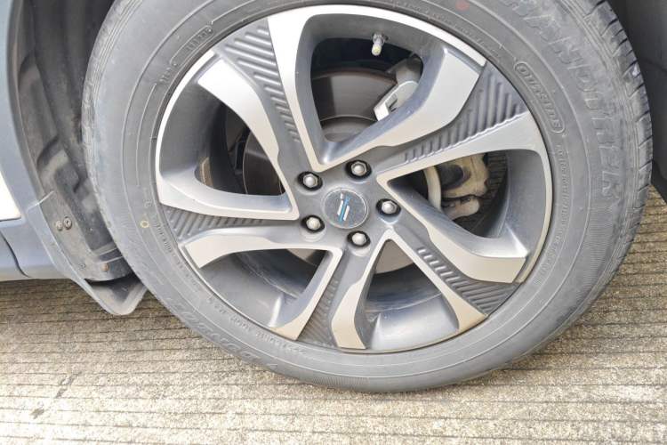 Used CHANGAN OSHAN COS1 2020 1.5T Automatic YueShang Model 7 Seats Right Front Wheel Hub