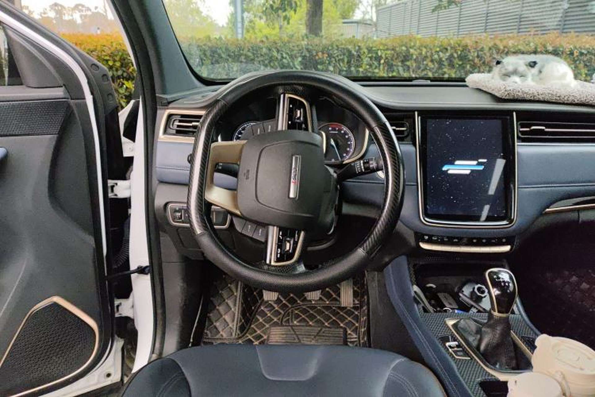 Used CHANGAN OSHAN COS1 2020 1.5T Manual Fashionable Smart Connectivity 7-Seater Steering Wheel