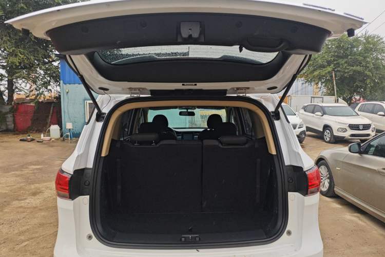 Used CHANGAN OSHAN COS1 2020 1.5T Manual Fashion Edition 6 Seats Trunk