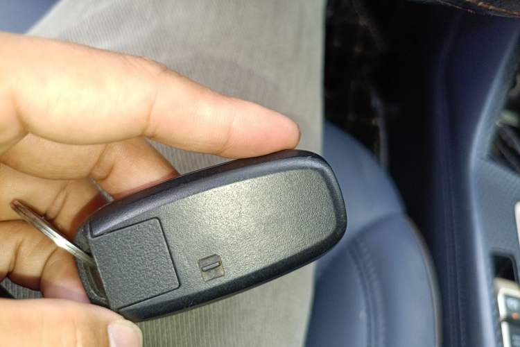 Used CHANGAN OSHAN COS1 2020 1.5T Manual Fashionable Smart Connectivity 7-Seater Vehicle Key