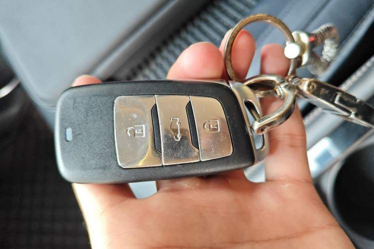 Used CHANGAN OSHAN COS1 2020 1.5T Automatic YueShang Model 7 Seats Vehicle Key