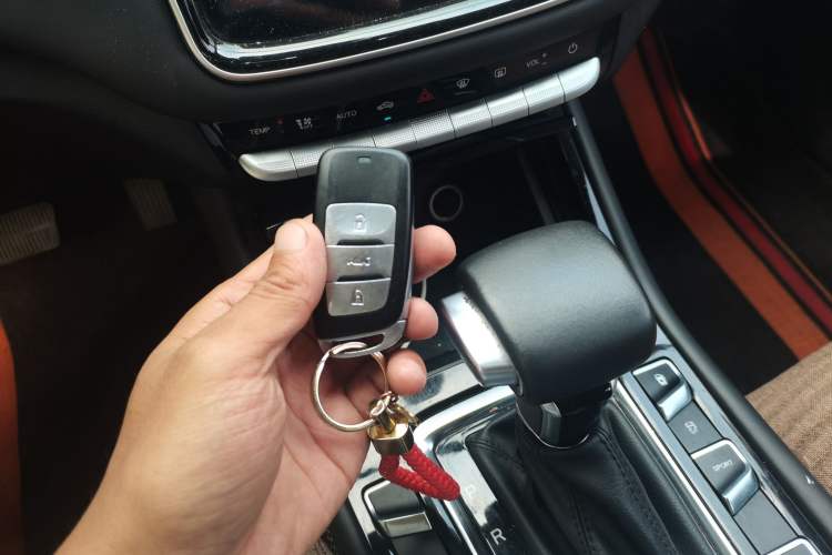 Used CHANGAN OSHAN COS1 2020 1.5T Automatic YueShang Model 5 Seats Vehicle Key