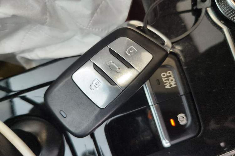 Used CHANGAN OSHAN COS1 2020 GT 2.0T Automatic Fashionable Smart Connectivity 7-Seater Vehicle Key