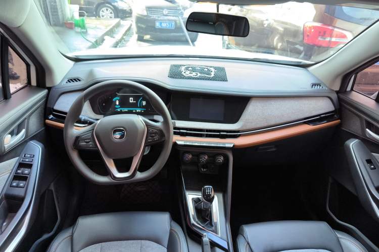 Used CHANGAN OSHAN COS3 2019 1.5L Manual LeShang Model Center Console