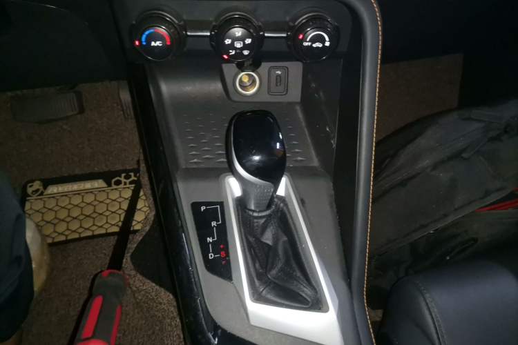 Used CHANGAN OSHAN COS3 2019 1.5L Automatic JingShang Model Gear Lever