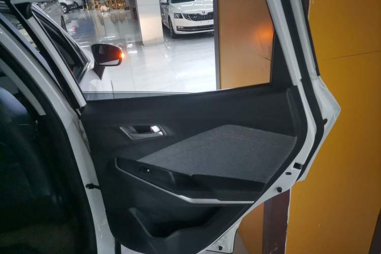 Used CHANGAN OSHAN COS3 2019 1.5L Automatic JingShang Model Interior 6