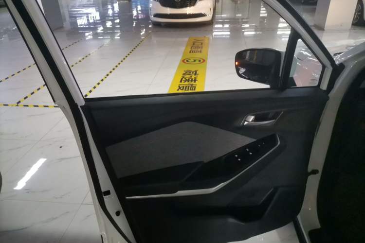 Used CHANGAN OSHAN COS3 2019 1.5L Automatic JingShang Model Interior 7
