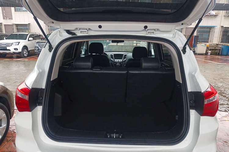Used CHANGAN OSHAN COS5 2021 1.6L CVT Luxury Model Trunk