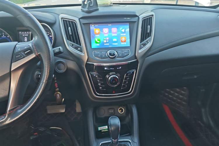 Used CHANGAN OSHAN COS5 2019 1.6L Automatic Classic Model China VI Standard Audio And AC Panel