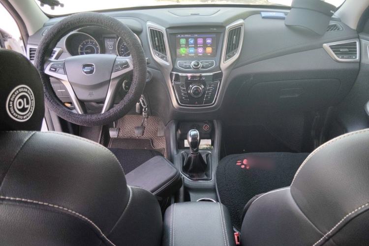 Used CHANGAN OSHAN COS5 2019 1.6L Manual Classic Model China VI Standard Center Console