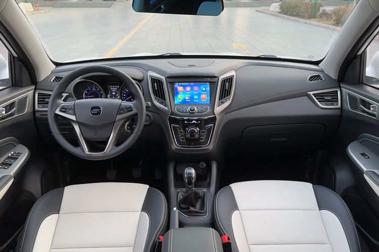 Used CHANGAN OSHAN COS5 2019 1.6L Manual Classic Model China VI Standard Center Console