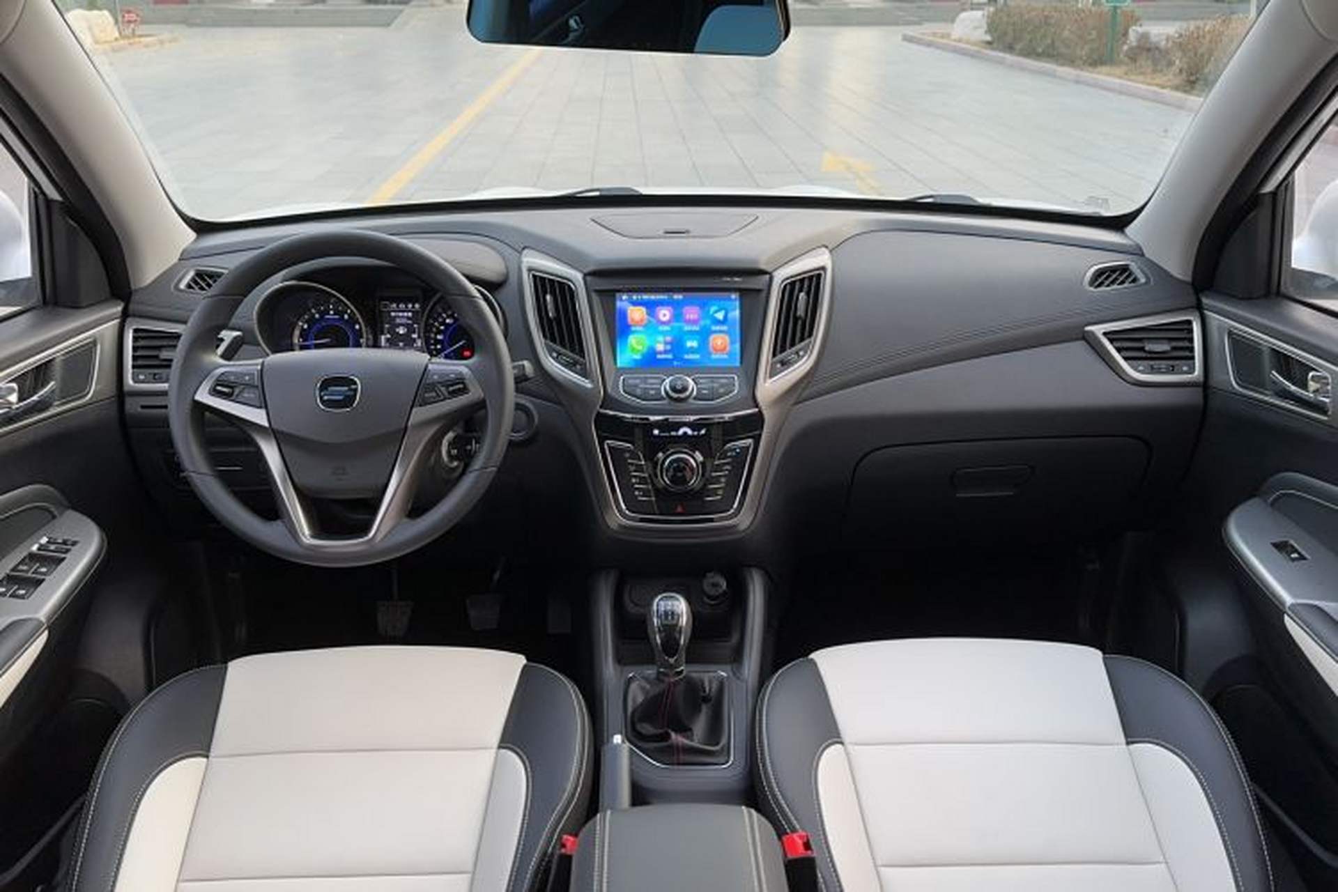 Used CHANGAN OSHAN COS5 2019 1.6L Manual Classic Model China VI Standard Center Console