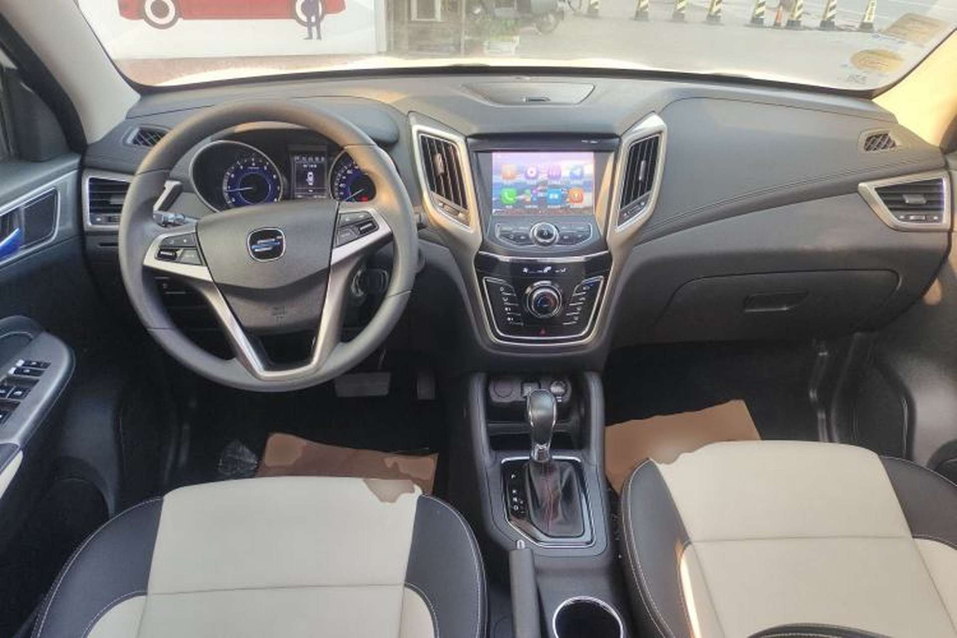 Used CHANGAN OSHAN COS5 2019 1.6L Automatic Classic Model China VI Standard Center Console