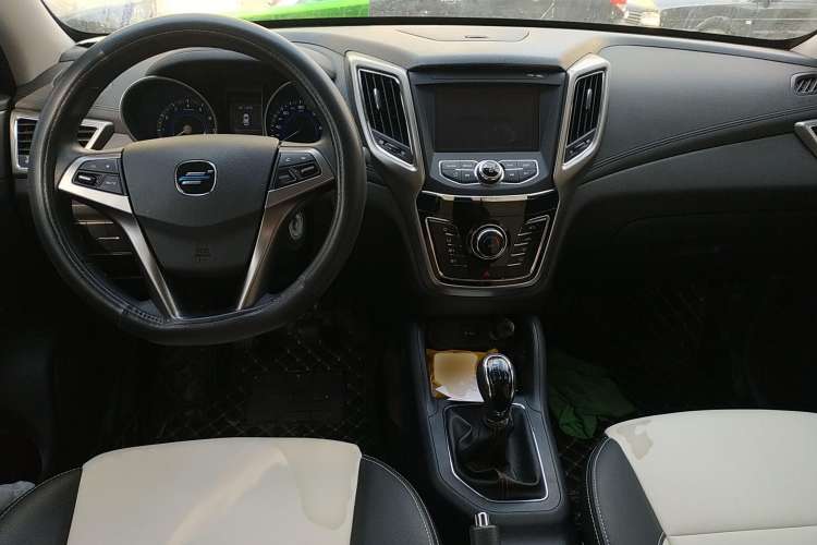 Used CHANGAN OSHAN COS5 2019 1.6L Manual Classic Model China VI Standard Center Console