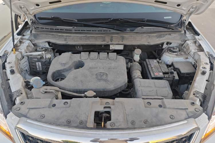 Used CHANGAN OSHAN COS5 2019 1.6L Automatic Classic Model China VI Standard Engine Bay